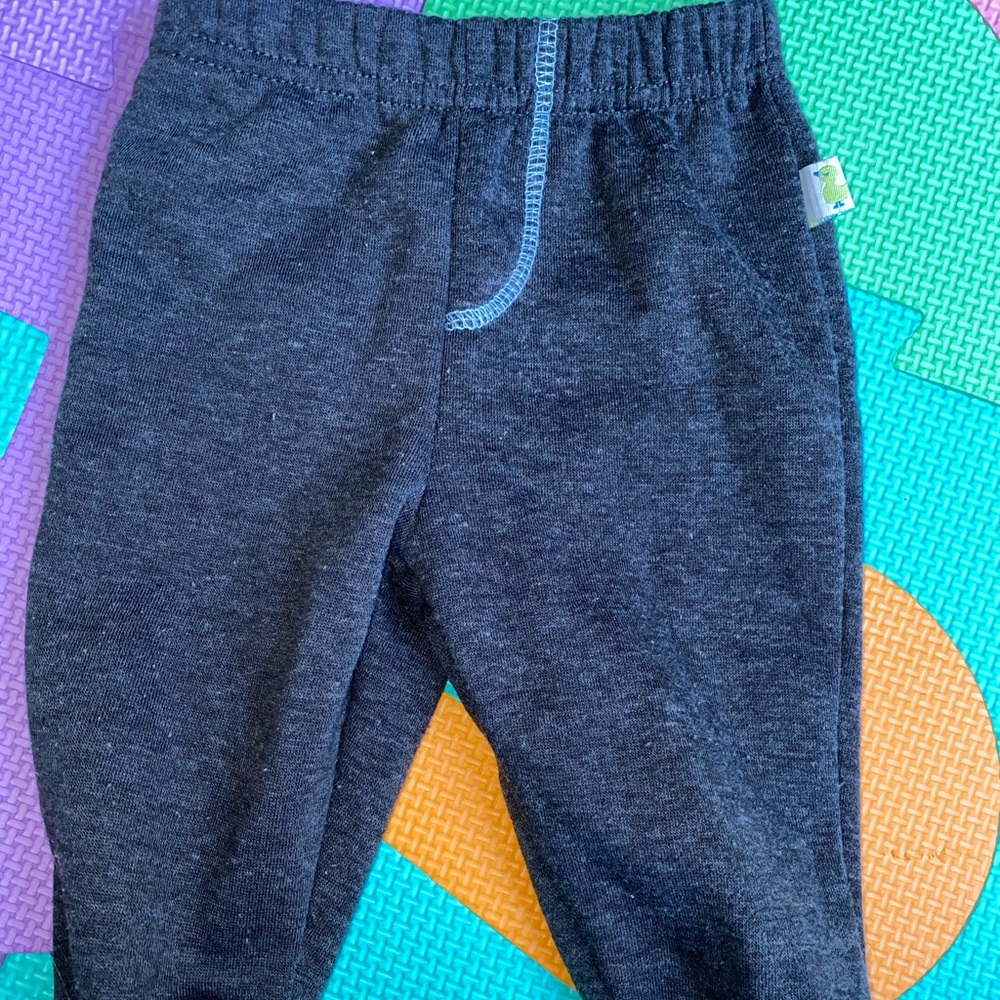 Grey sweatpants with cuffed bottom